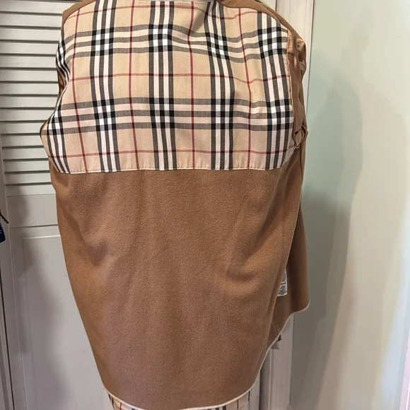 Ladies Burberry Coat with Zip in/out liner. US 10 - Picture 6 of 7